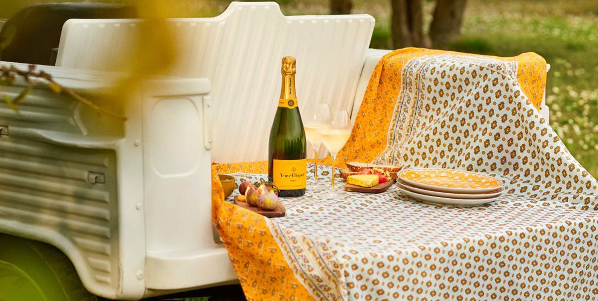Veuve Clicquot Yellow Label - PremiumBottles
