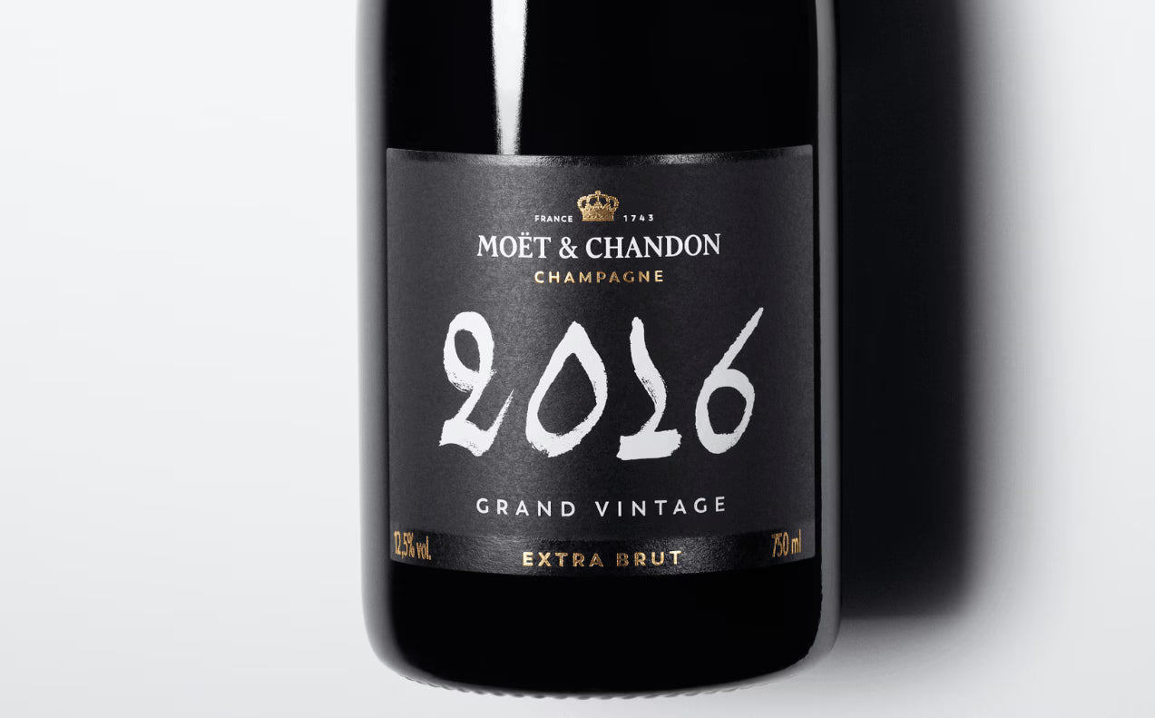 en flaske moet grand vintage 2016 tæt på