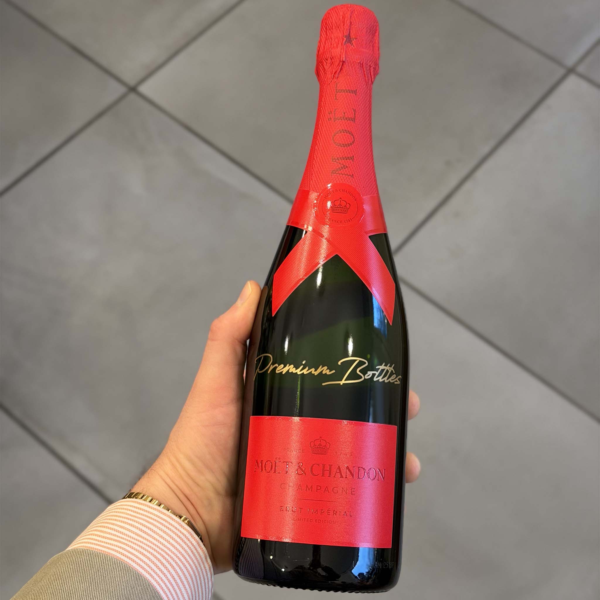 Limited Edition Moët Brut Imperial Red 75 cl. med gaveæske