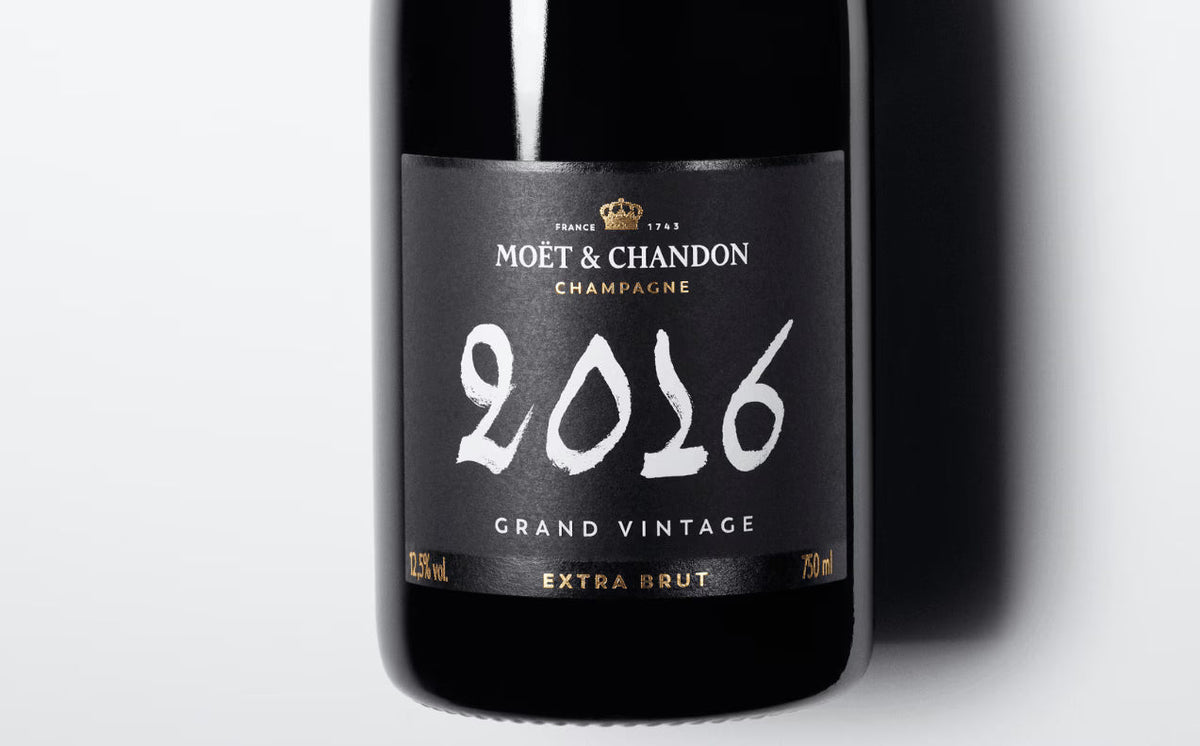 en flaske moet grand vintage 2016 tæt på