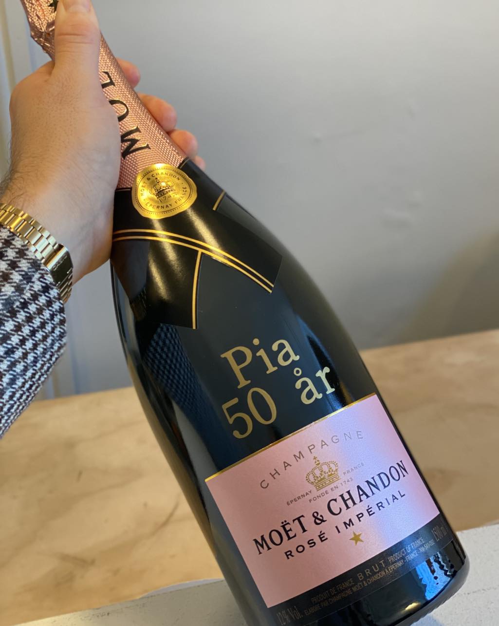 Personliggjort Moët & Chandon Rosé Impérial champagneflaske med "Pia 50 år"