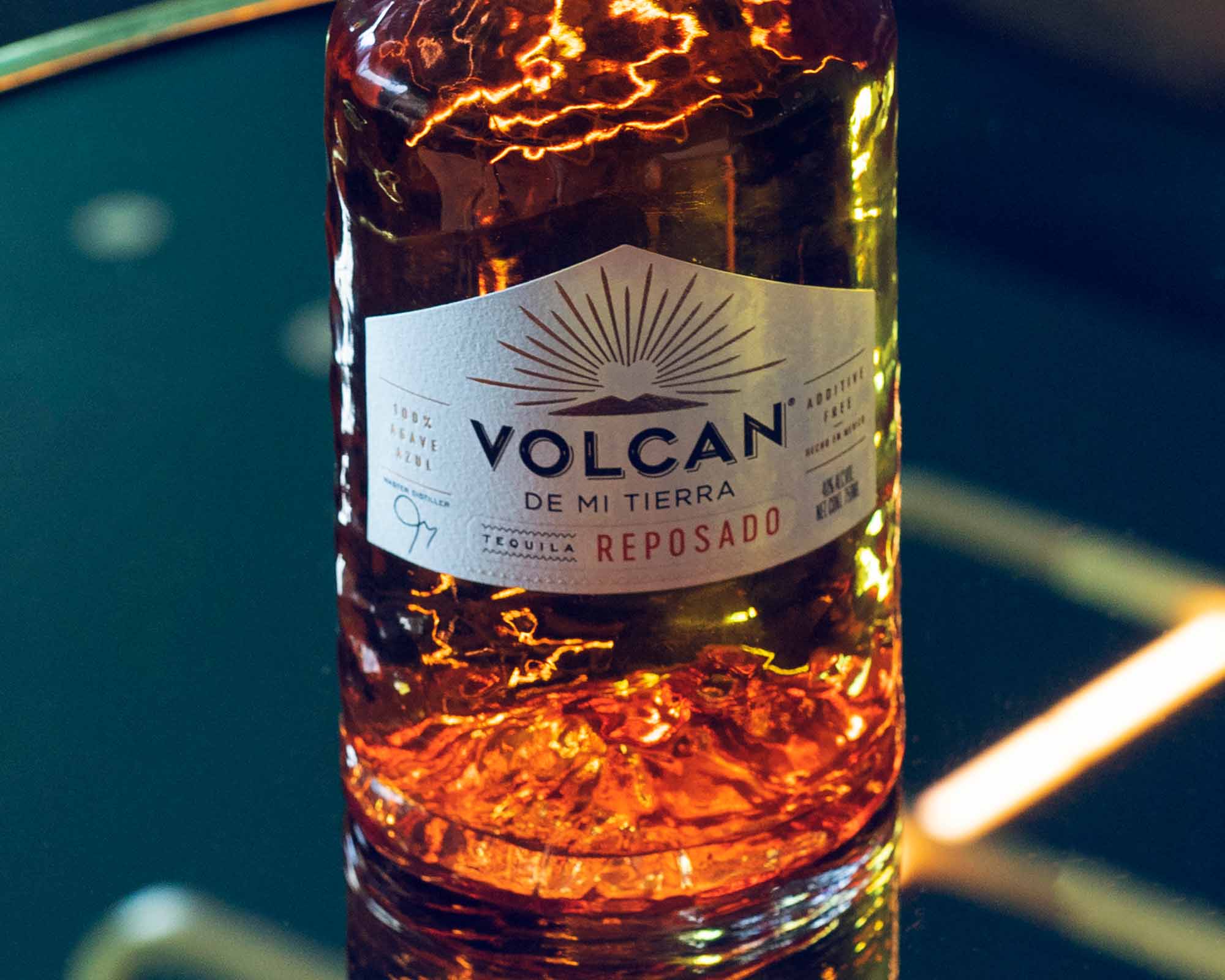 Volcan De Mi Tierra Reposado tequila flaske med lys effekt