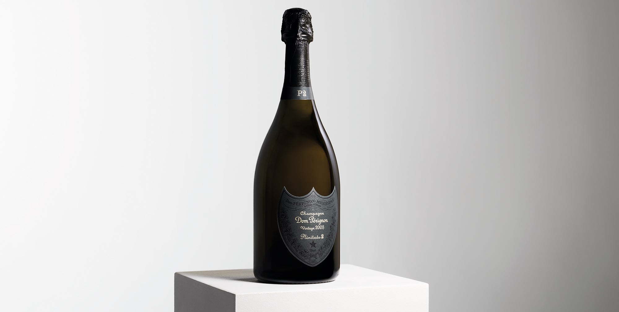 En flaske dom perignon p2 vintage 2008 på et podie
