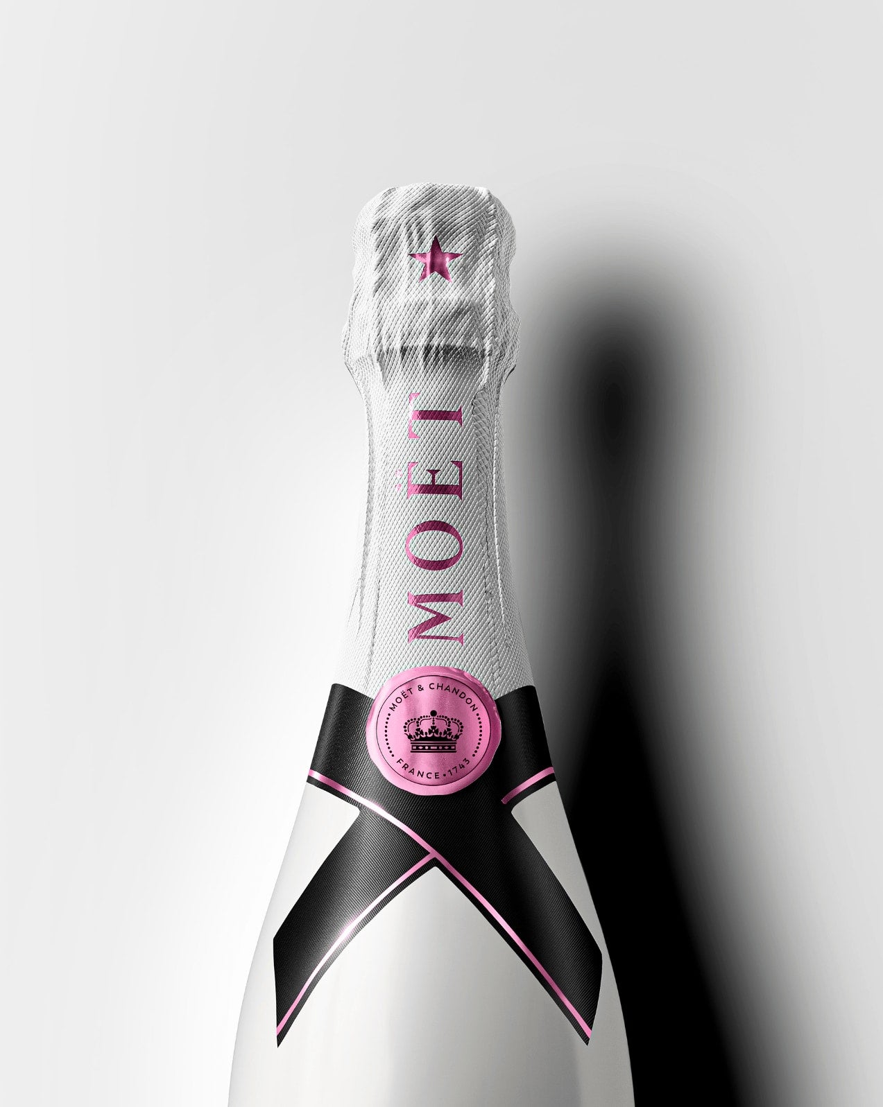 Moët Ice Imperial Rosé front BILLEDE.JPG champagneflaske med logo, tæt på