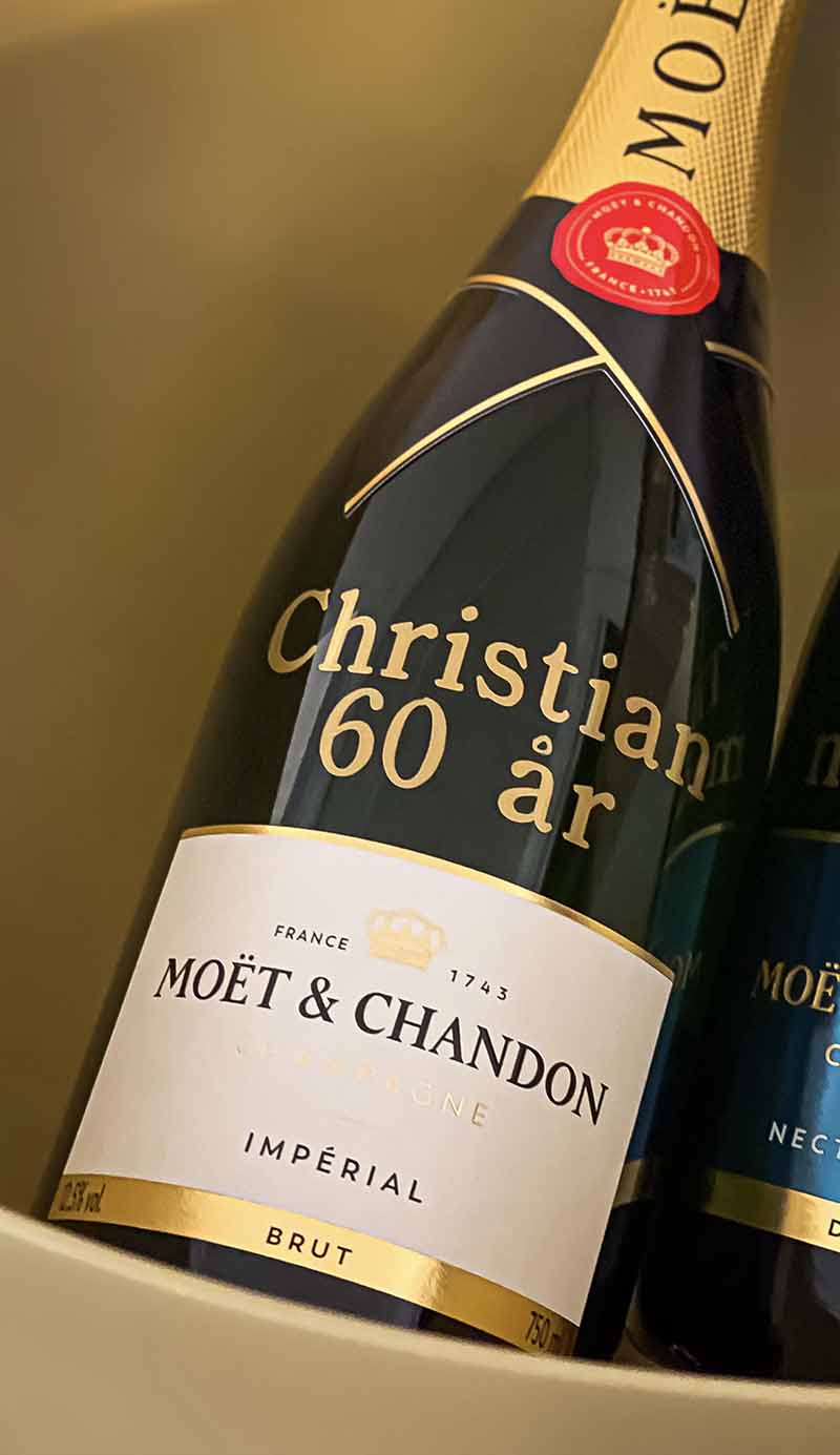 Personliggjort Moët & Chandon champagneflaske med "Christian 60 år" i guldskrift