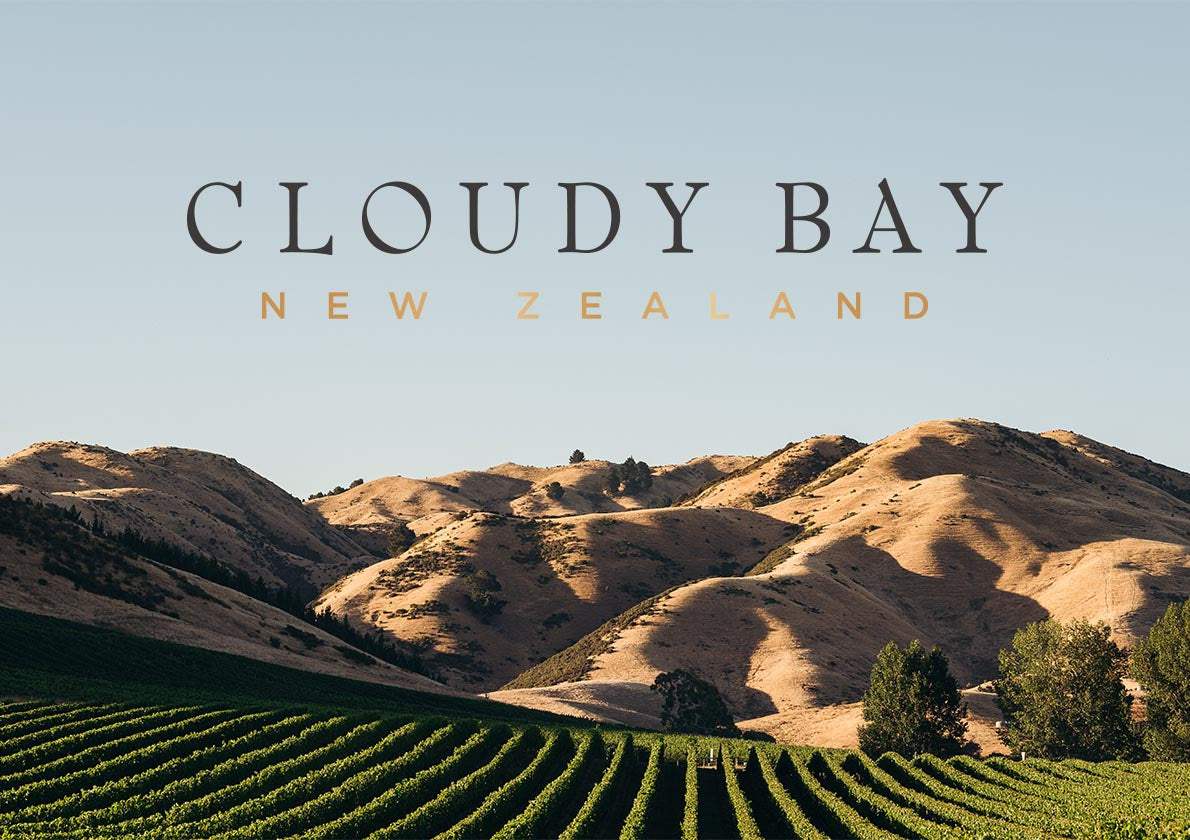 Cloudy Bay New Zealand skilt over vinmarker og bakker
