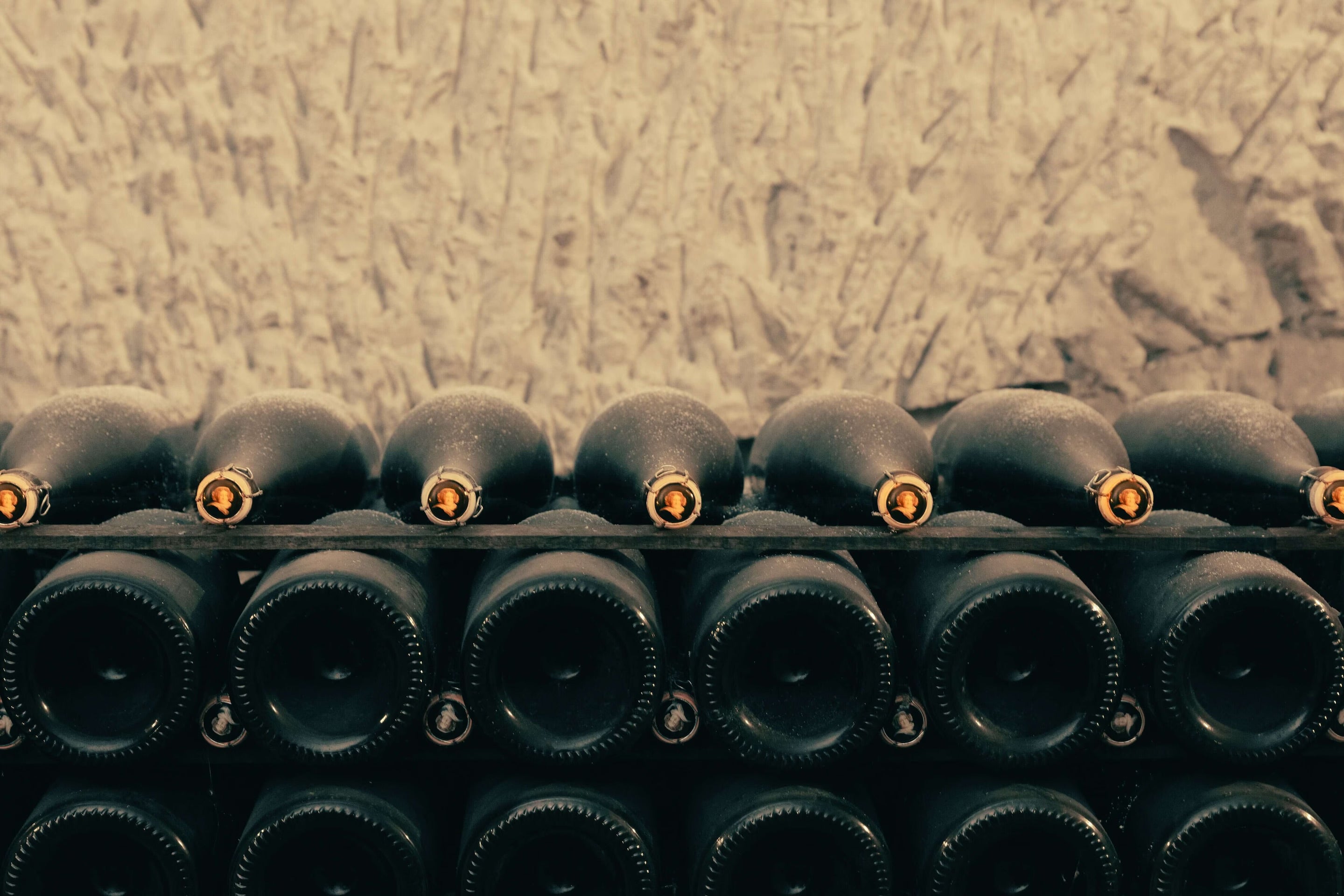 Veuve Clicquot champagneflasker der ligger ned og lagrer