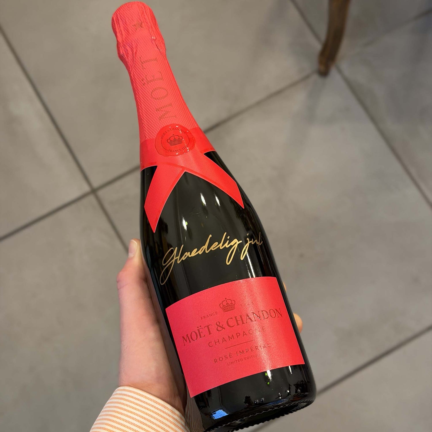 Limited Edition Moët Rosé Imperial Pink 75 cl. med gaveæske