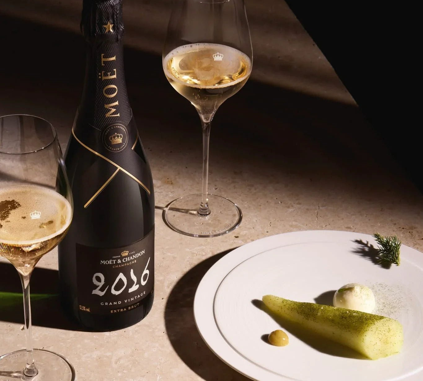 Moët & Chandon Moët & Chandon Grand Vintage 2016 75 cl. inkl. to MOËT Signature Glas - PremiumBottles
