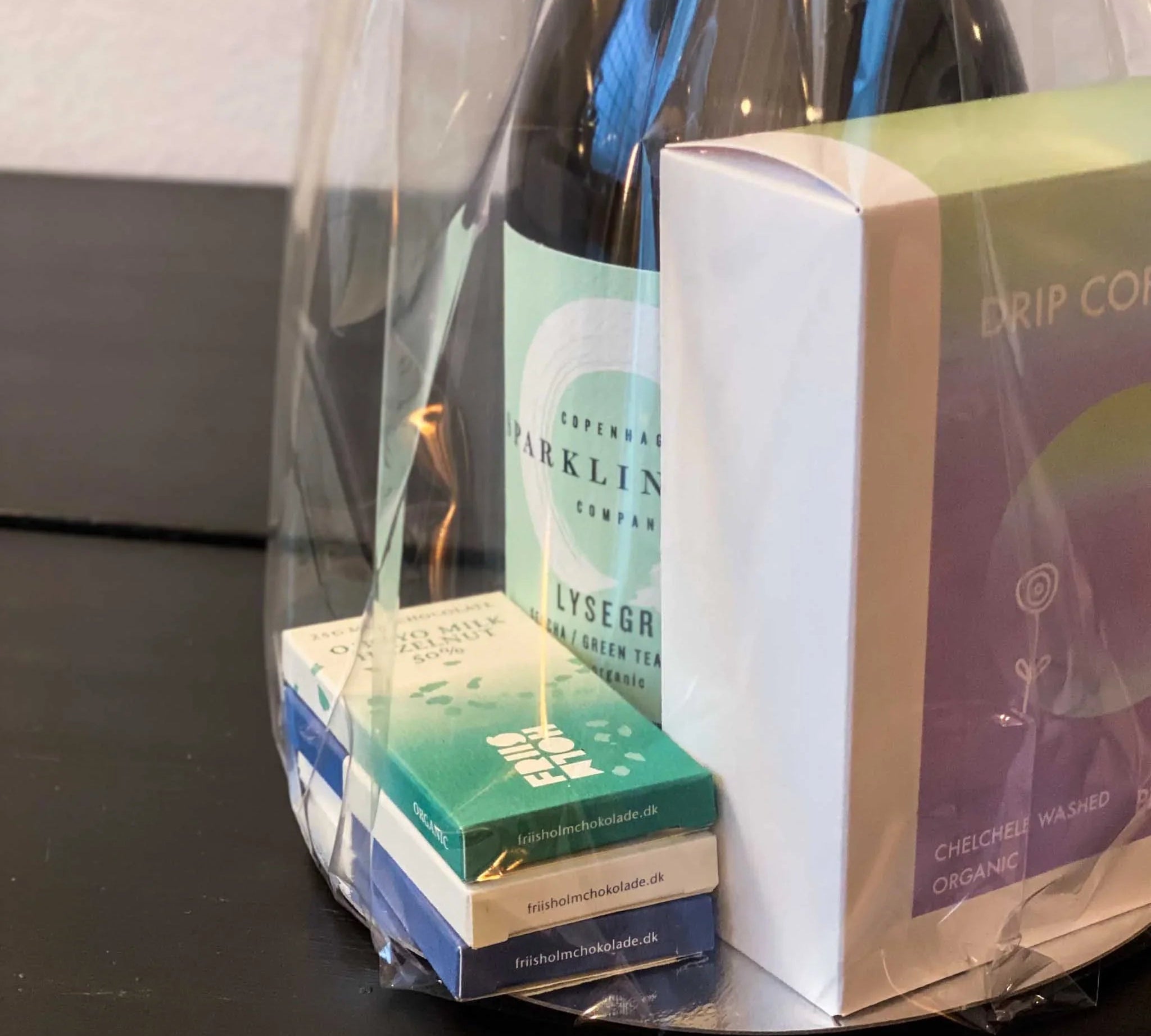 The Art Of Gifting Alkoholfri: Copenhagen Sparkling Tea Lysegrøn gavepose - PremiumBottles