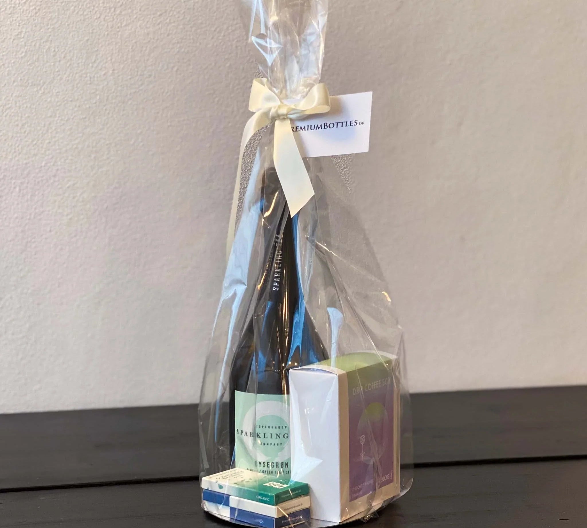 The Art Of Gifting Alkoholfri: Copenhagen Sparkling Tea Lysegrøn gavepose - PremiumBottles