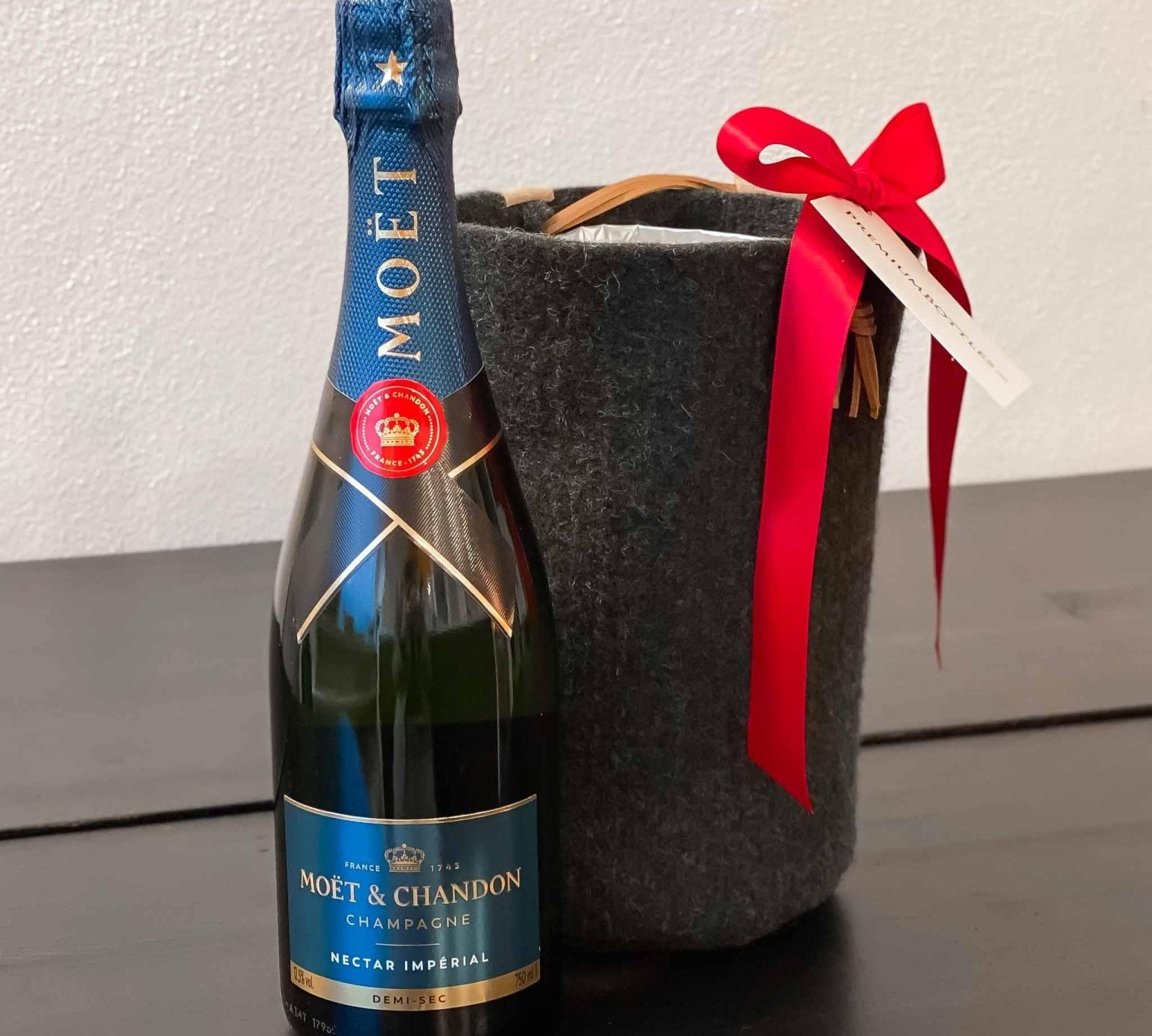 The Art Of Gifting Moët & Chandon Nectar Imperial i Zero Waste uld køler - PremiumBottles