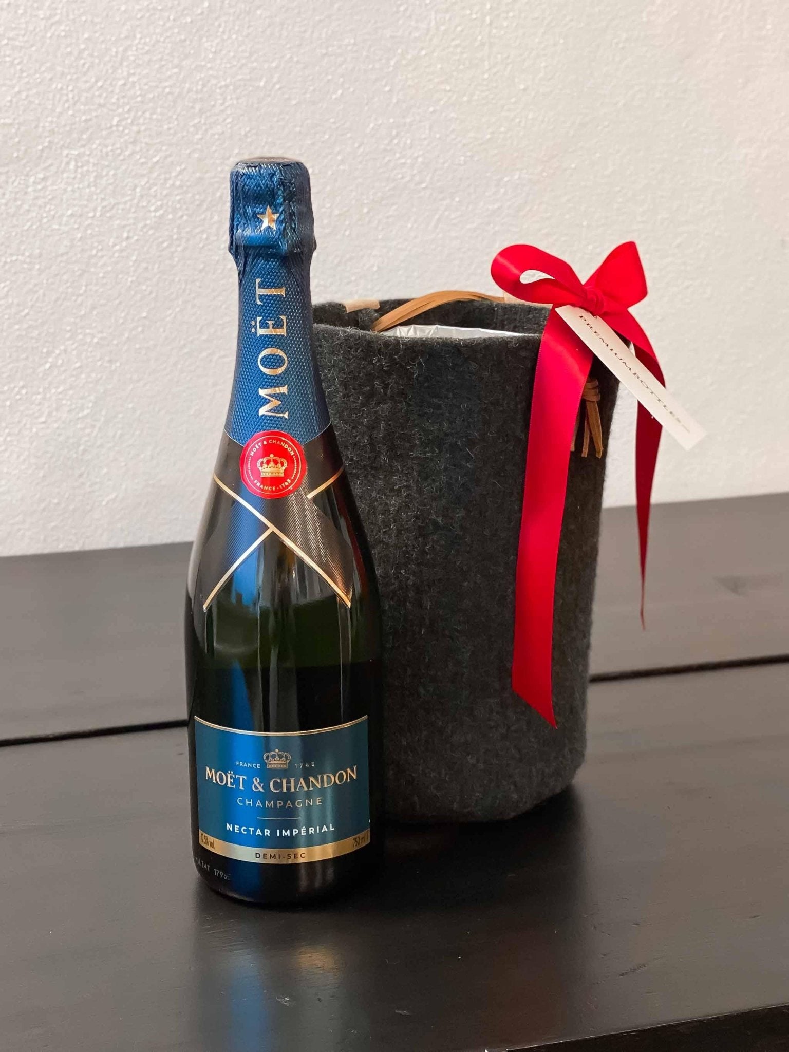 The Art Of Gifting Moët & Chandon Nectar Imperial i Zero Waste uld køler - PremiumBottles