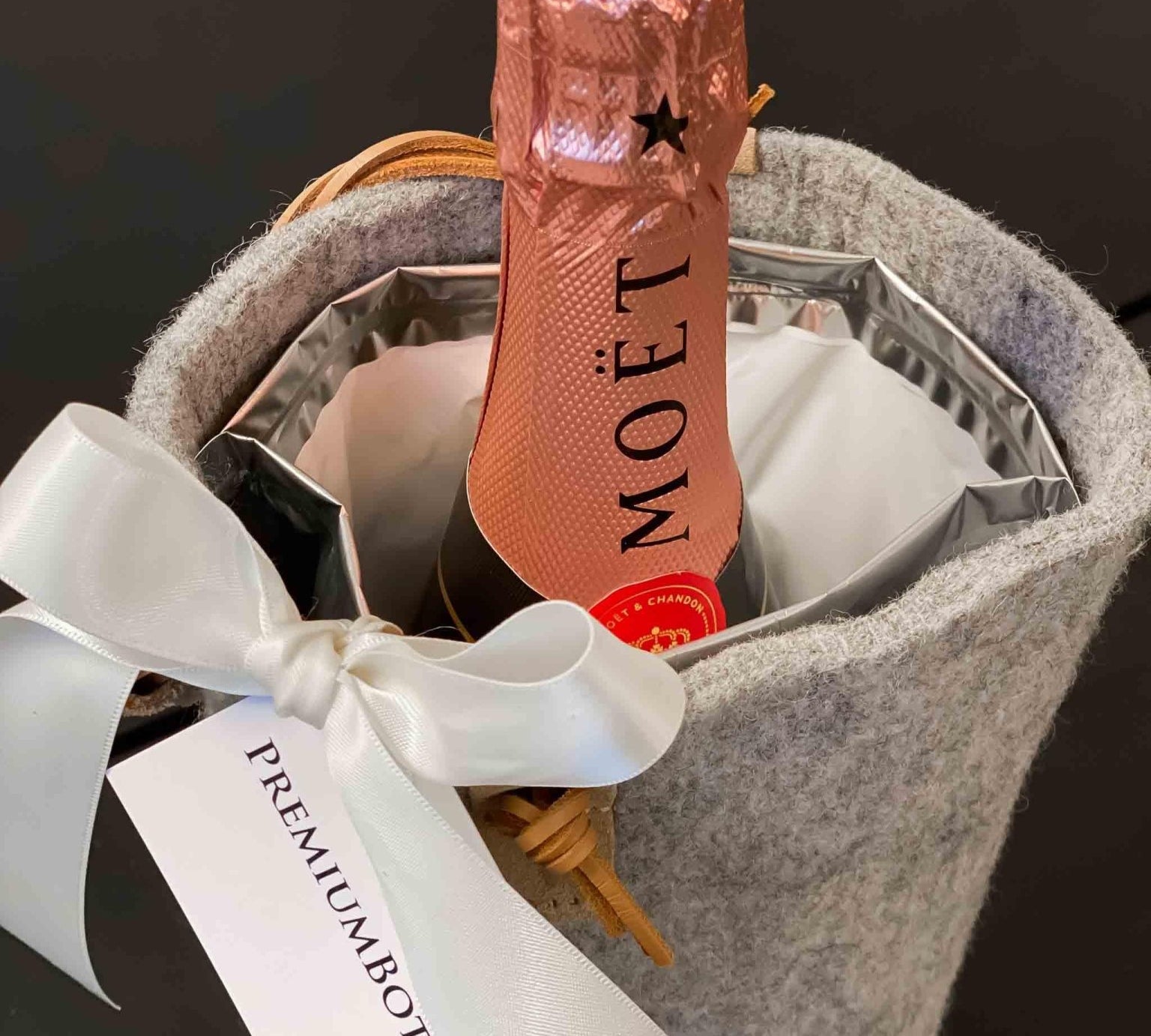 The Art Of Gifting Moët & Chandon Rosé Imperial i Zero Waste uld køler - PremiumBottles