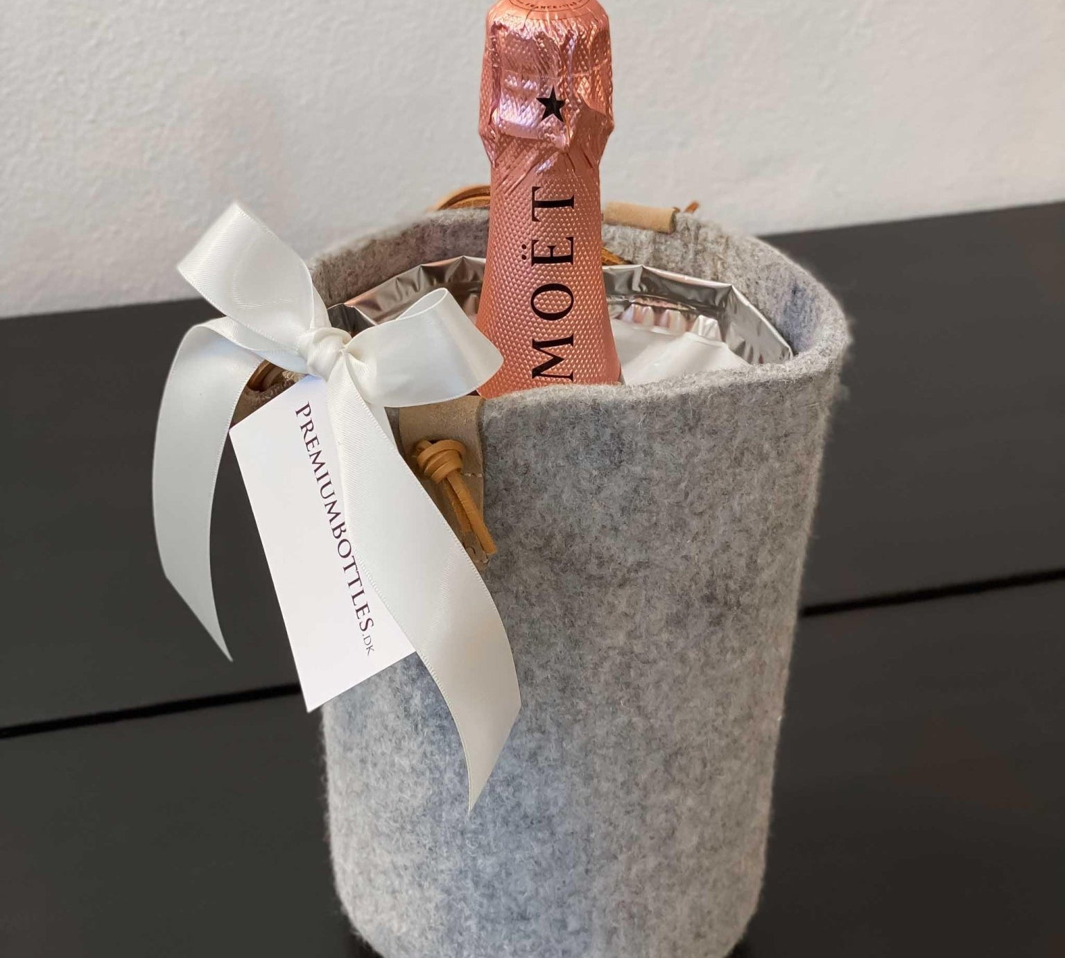 The Art Of Gifting Moët & Chandon Rosé Imperial i Zero Waste uld køler - PremiumBottles