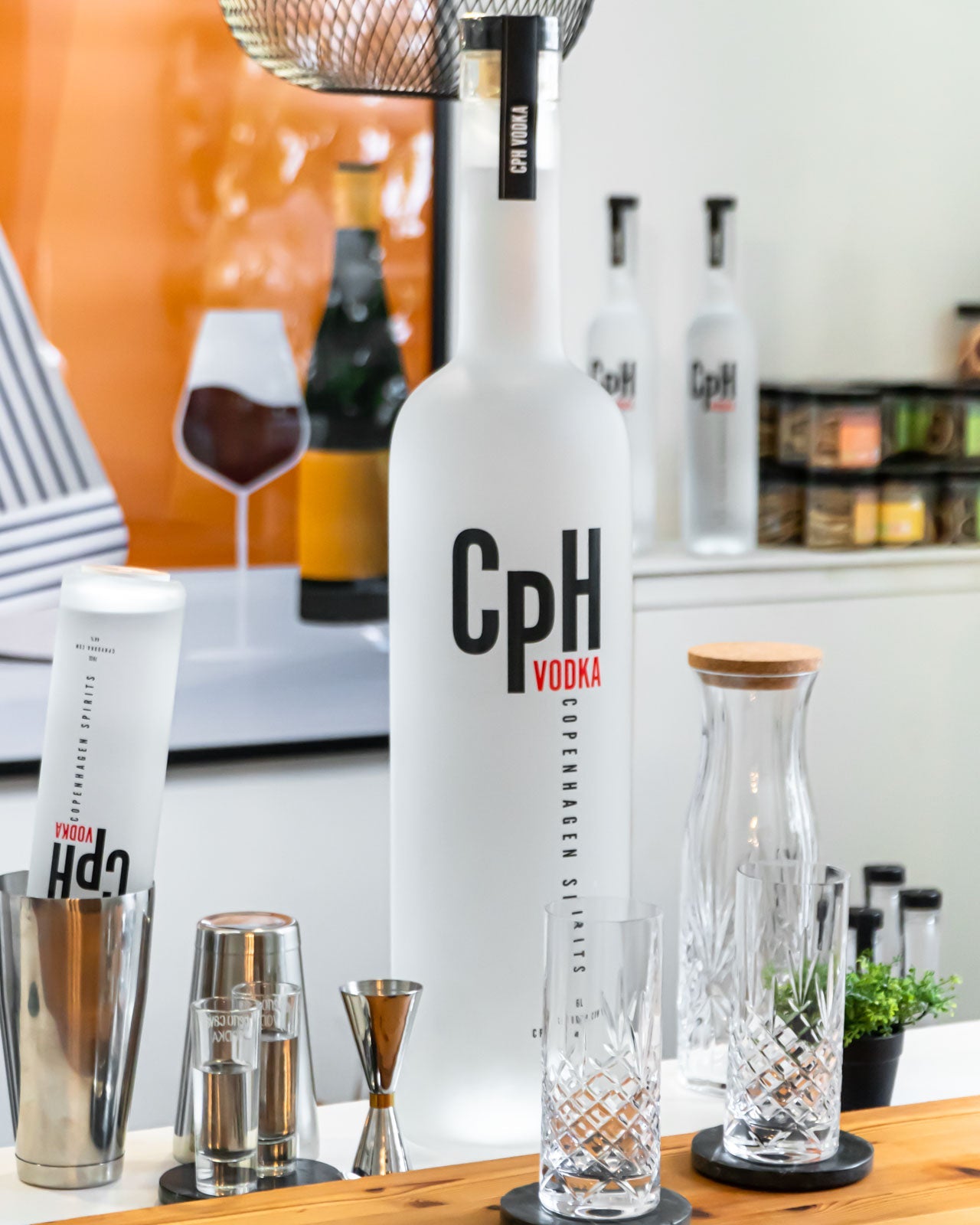 CpH Vodka 6 Liter 44% med lys i bunden - PremiumBottles